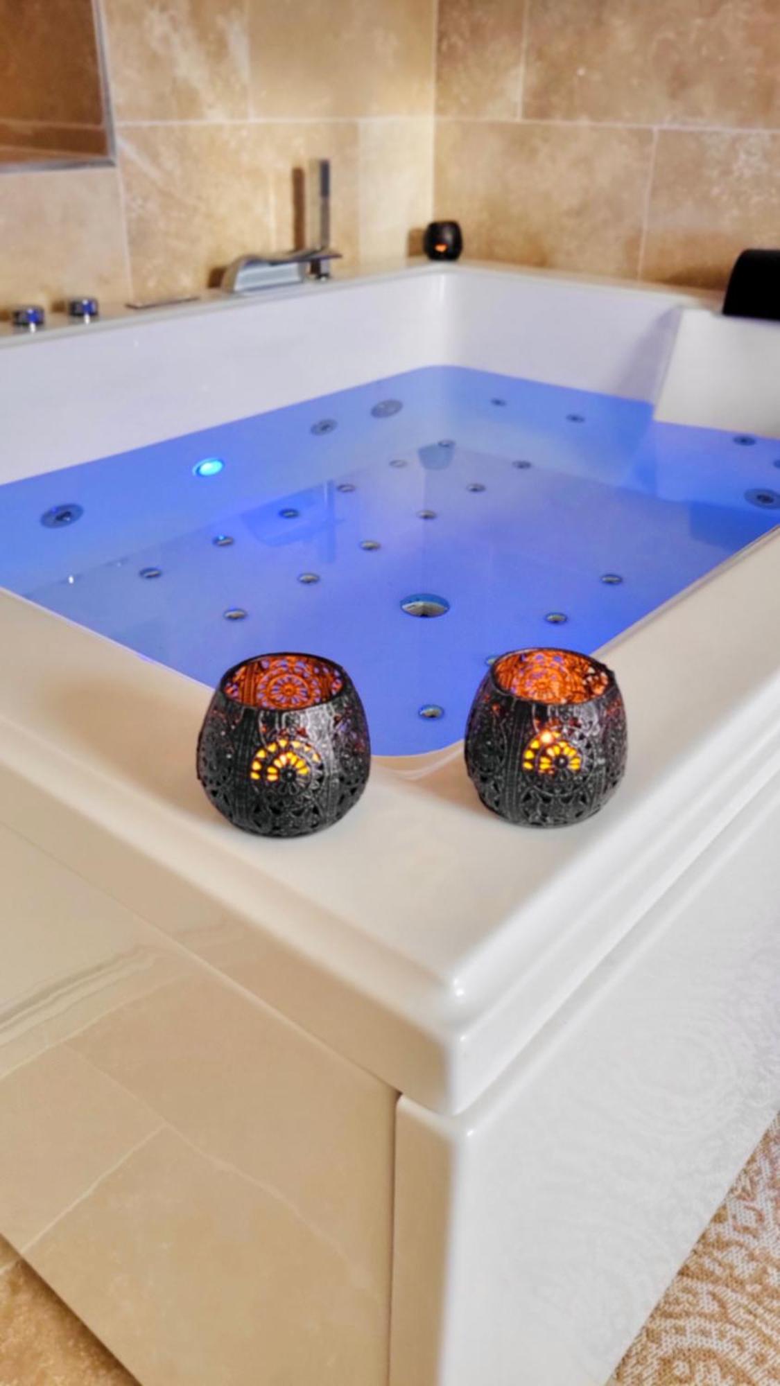 - La Suite Delos - Jacuzzi 2 Places - Centre Ville A Pied - Lit Queen Size - Parking Privee - Wifi - City Center Within Walking Distance - Quimper Exterior foto